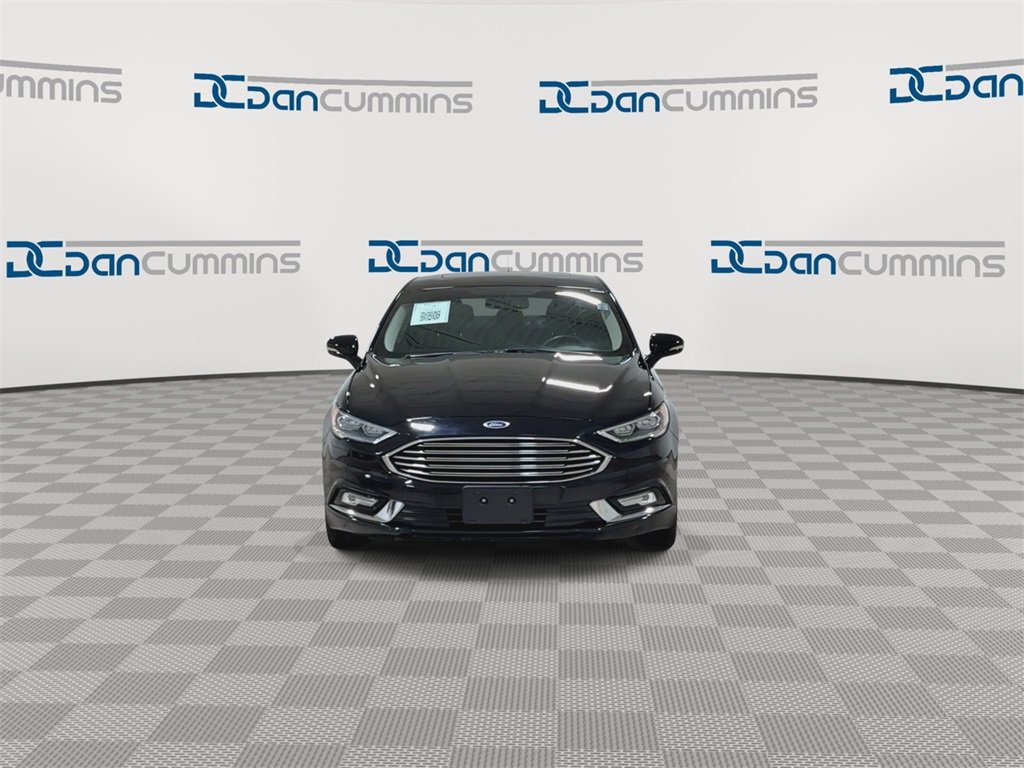 Used 2017 Ford Fusion SE w/ Fusion SE Technology Package image 3