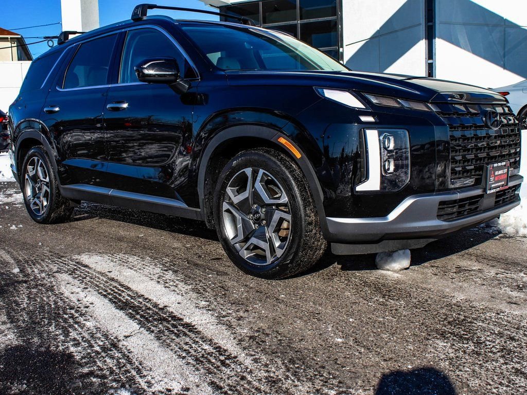 Used 2023 Hyundai Palisade Limited image 3