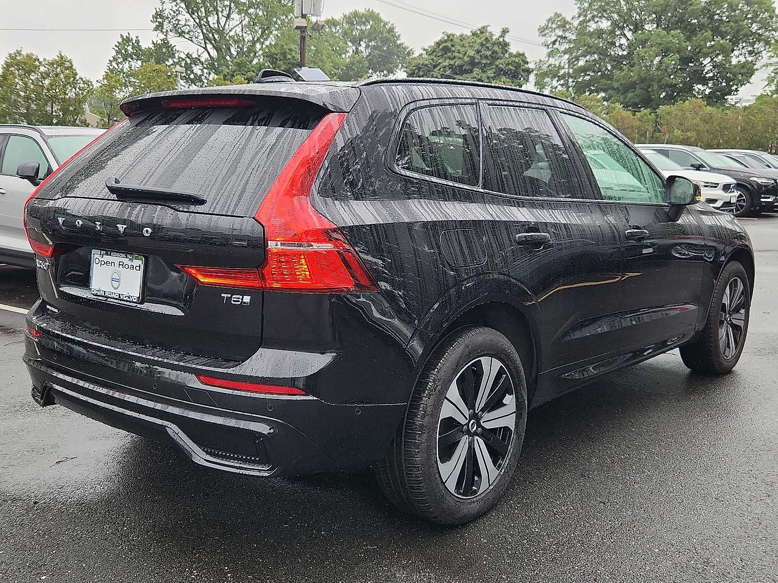 Certified 2025 Volvo XC60 T8 Plus w/ Climate Package AWD/4WD image 6