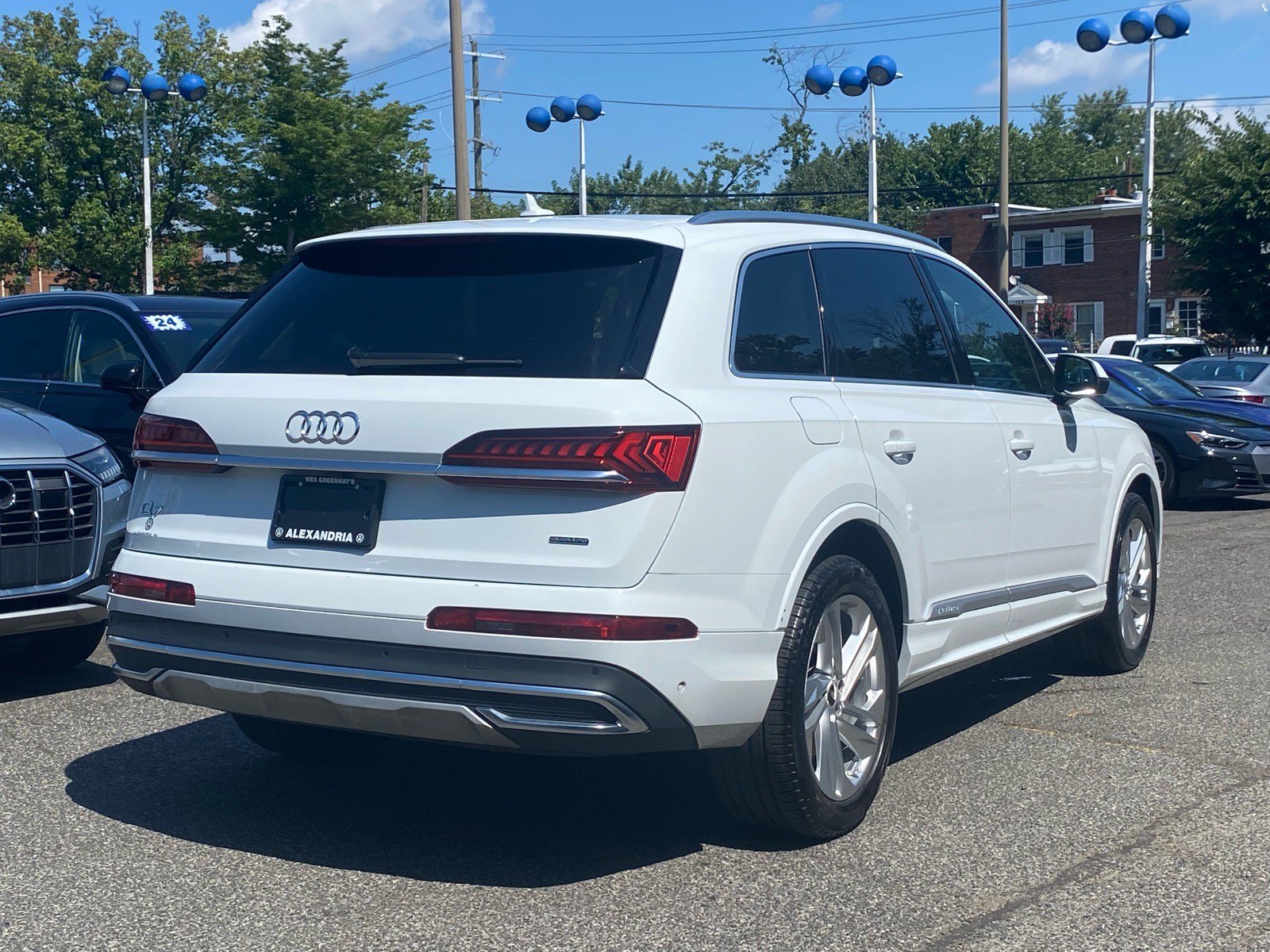 Used 2023 Audi Q7 3.0T Premium w/ Convenience Package AWD/4WD image 3