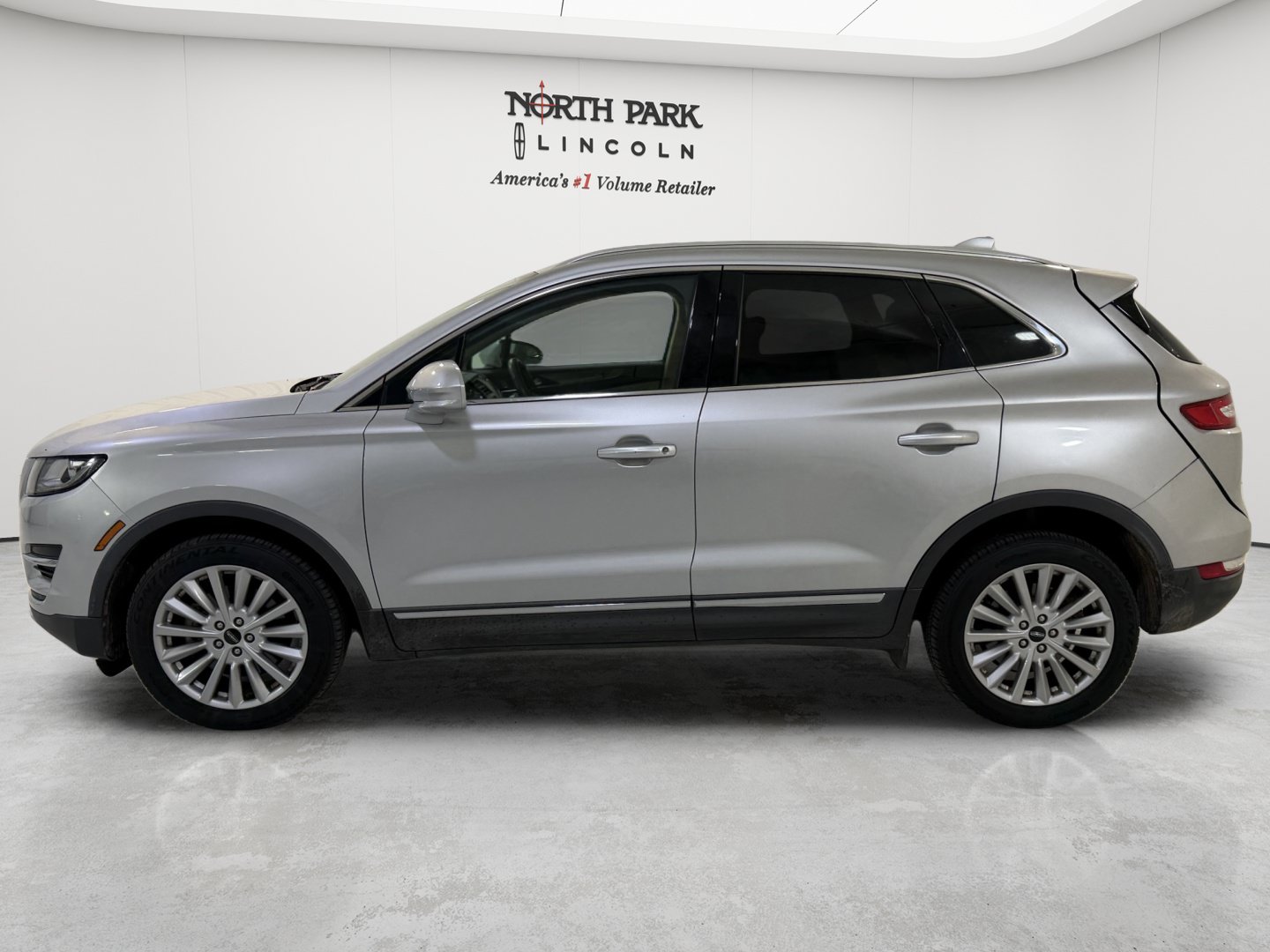 Used 2019 Lincoln MKC Premiere FWD image 2