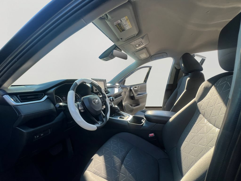 Used 2022 Toyota RAV4 XLE AWD/4WD image 9