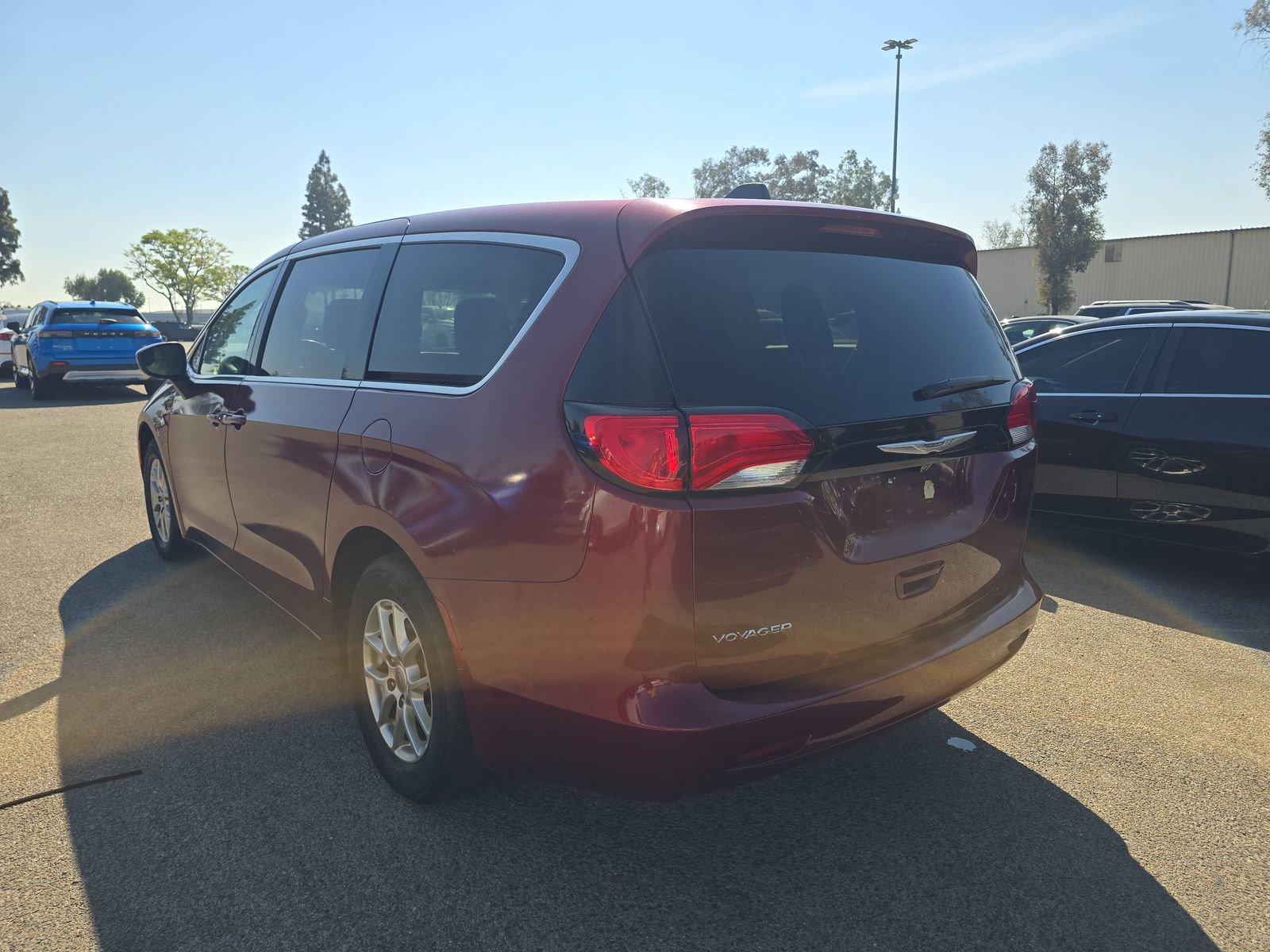Used 2022 Chrysler Voyager LX image 10