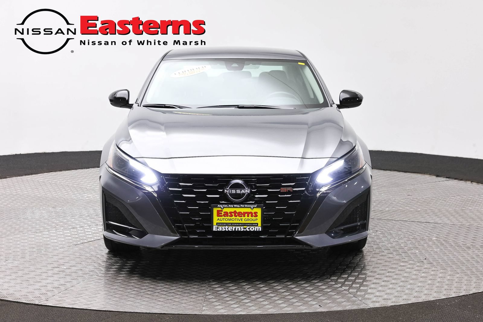 Used 2024 Nissan Altima 2.5 SR FWD image 2
