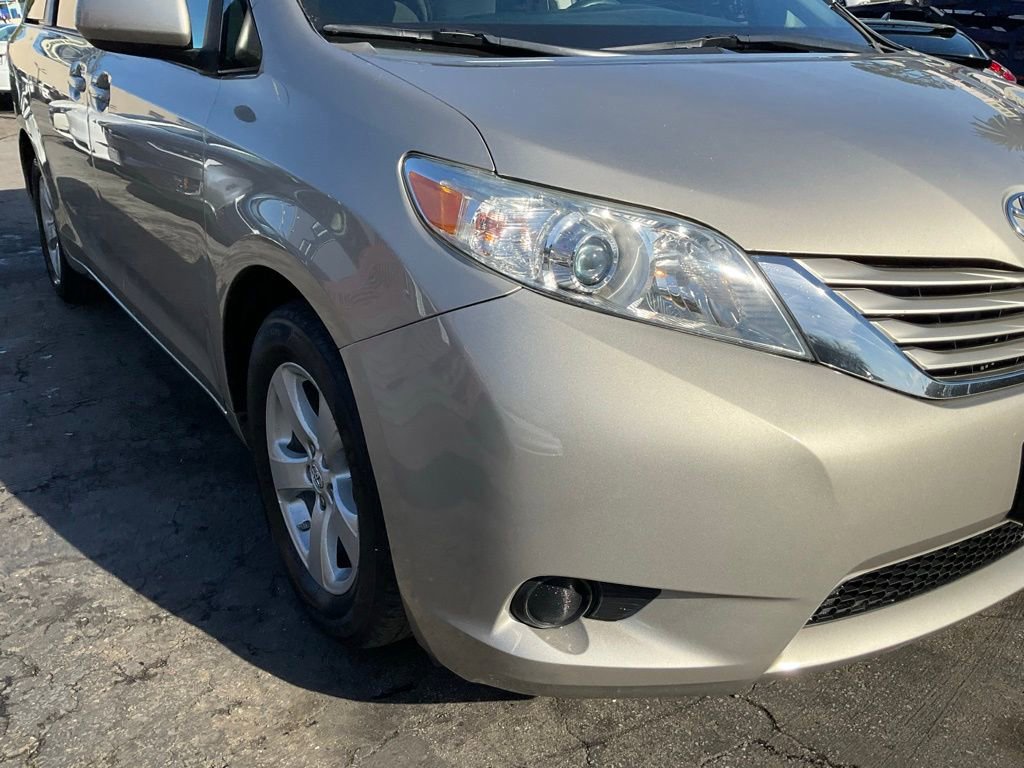 Used 2015 Toyota Sienna LE image 69