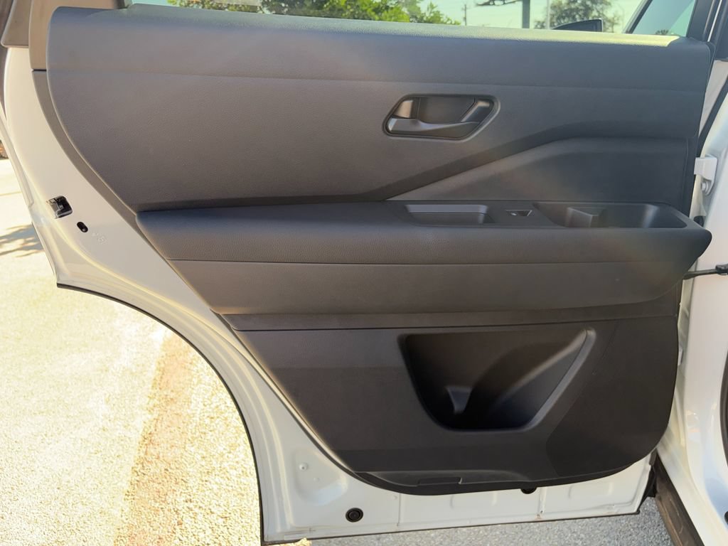 Used 2026 Nissan Pathfinder S FWD image 23