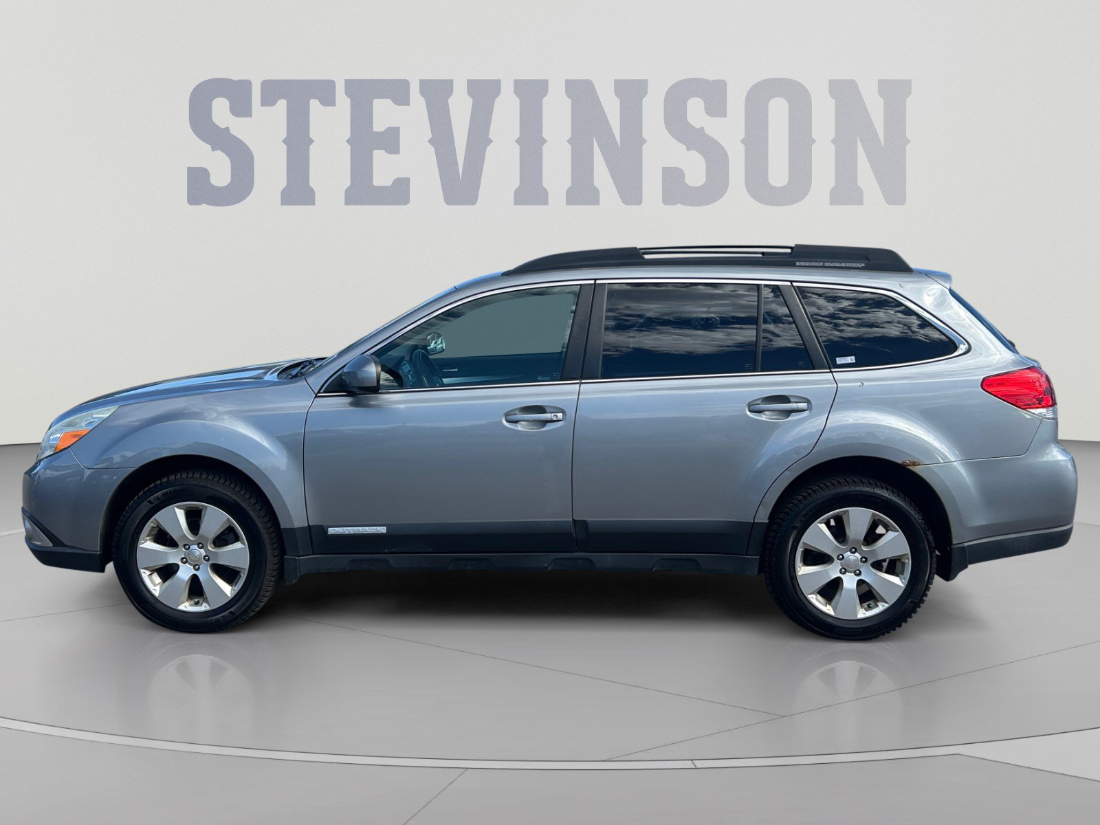 Used 2011 Subaru Outback 2.5i Premium w/ All-Weather Pkg AWD/4WD image 2