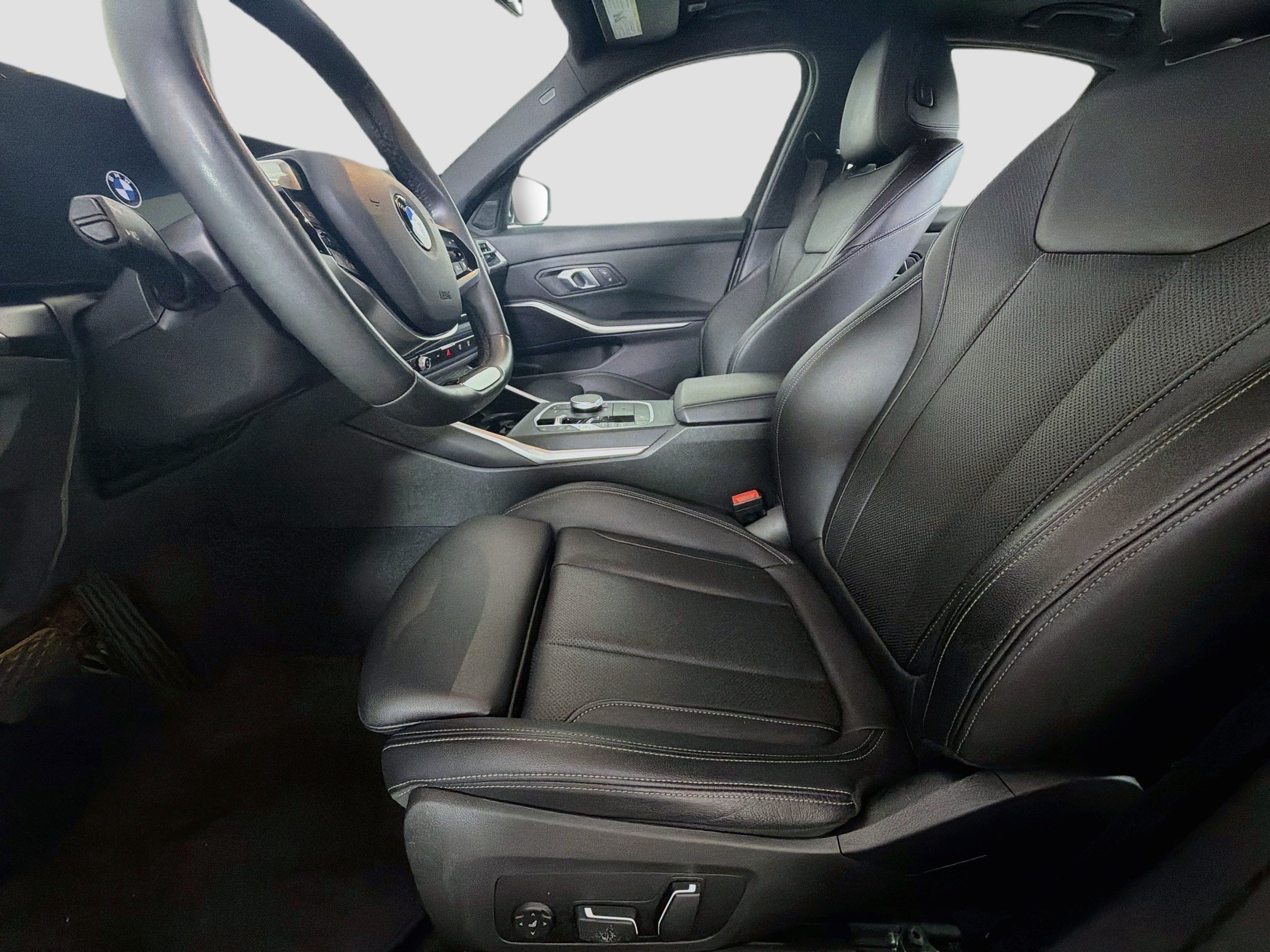 Used 2025 BMW 330i Sedan w/ Convenience Package RWD image 13