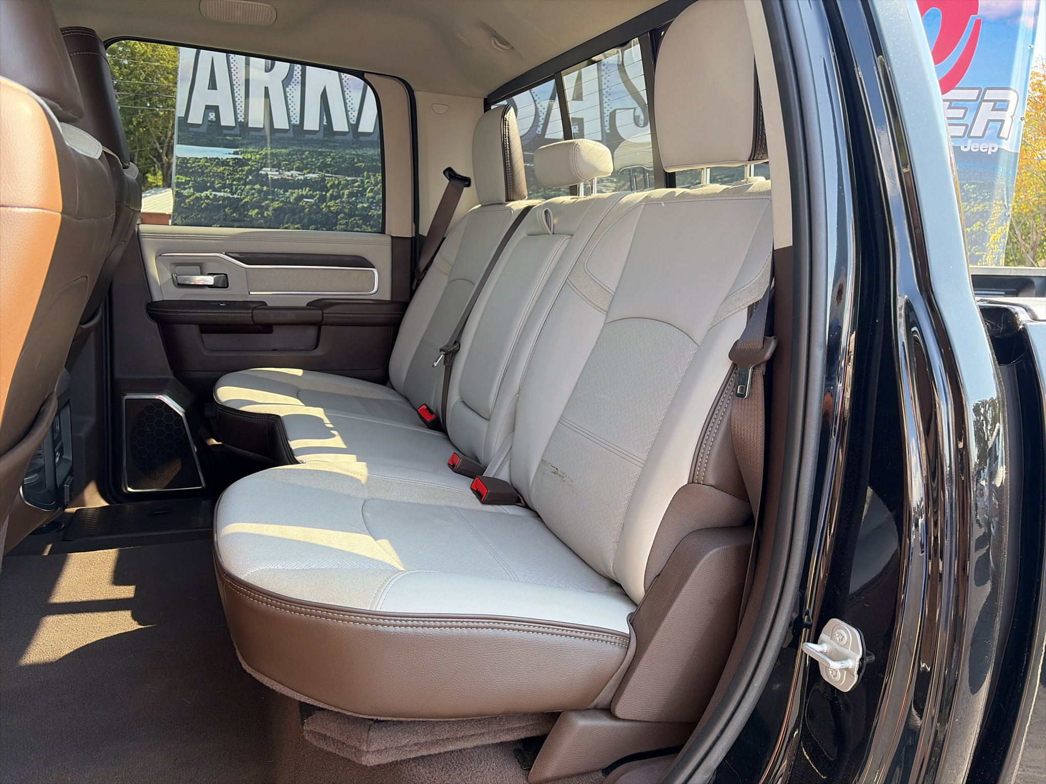 Used 2025 RAM 3500 Laramie AWD/4WD image 26