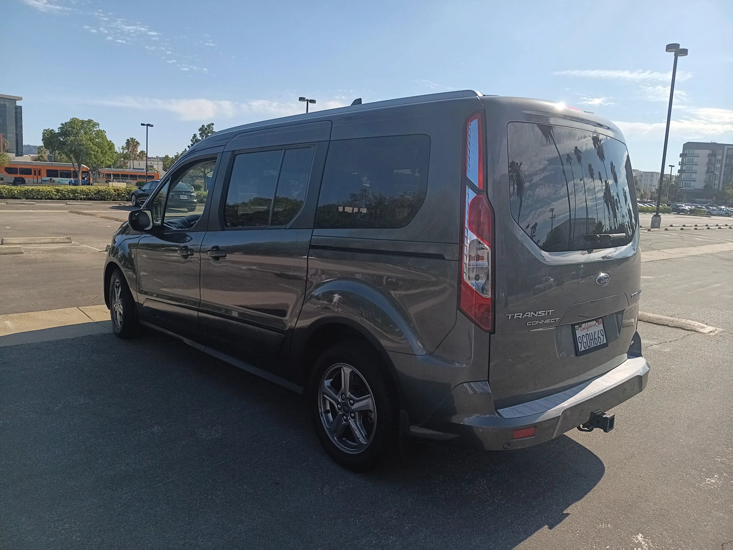 Used 2019 Ford Transit Connect Titanium w/ Titanium Premium Package FWD image 6
