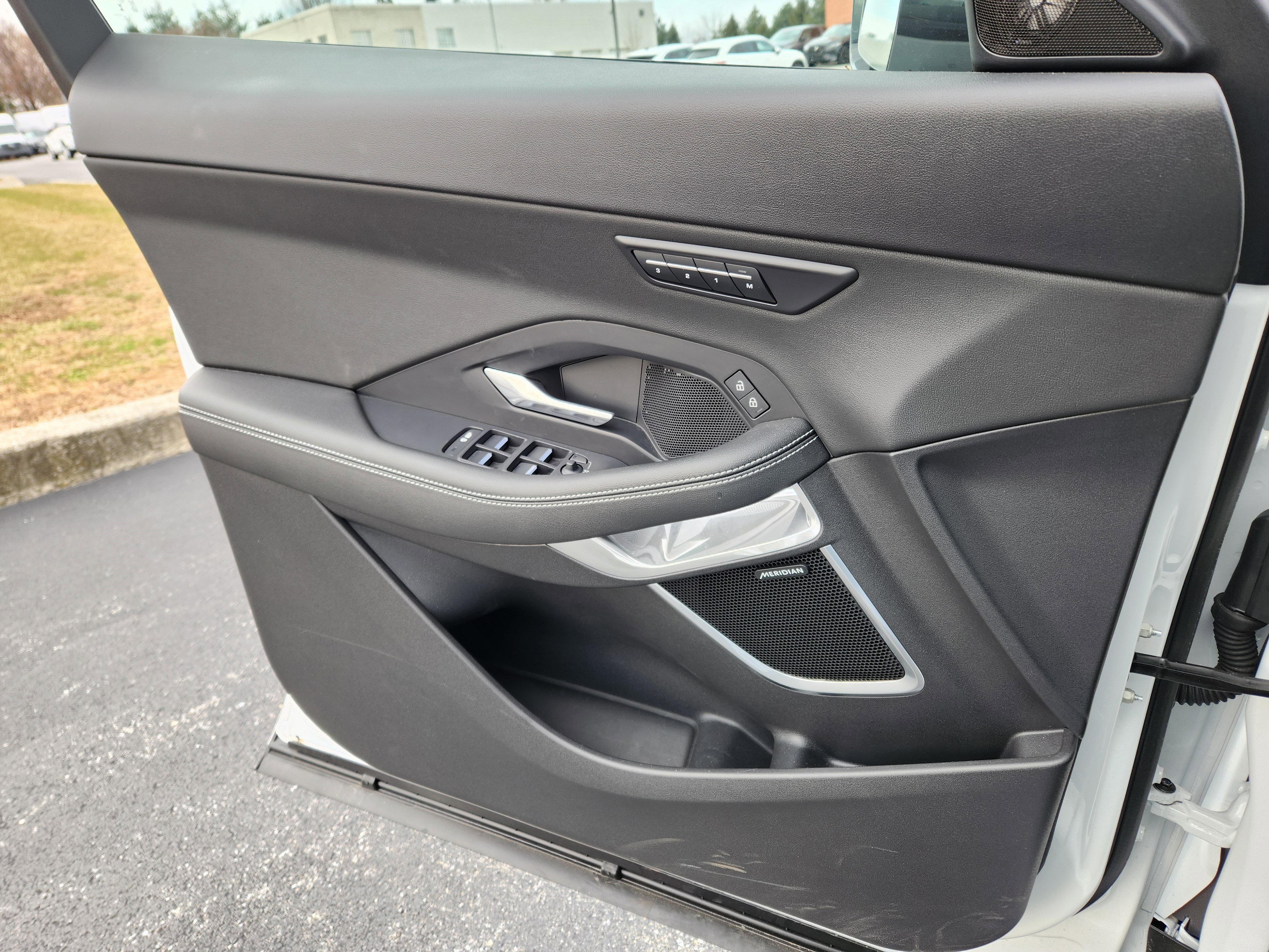 Certified 2024 Jaguar E-PACE R-Dynamic SE image 25