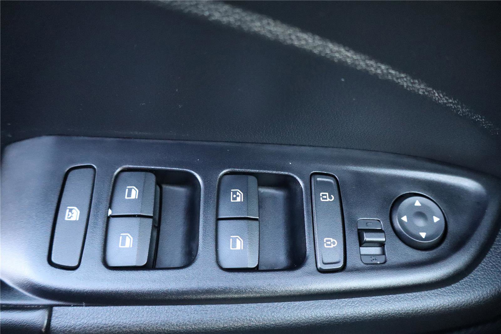 Used 2023 Hyundai Venue Limited w/ Cargo Package image 14