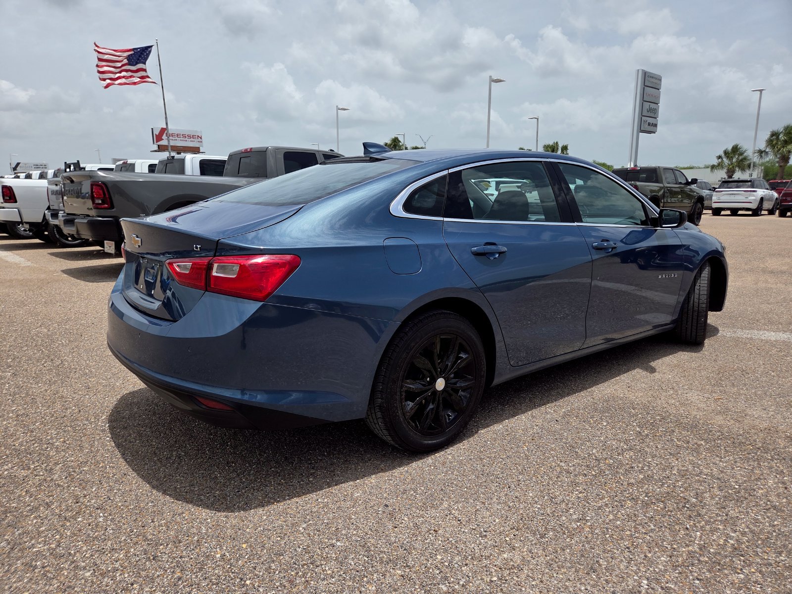 Used 2024 Chevrolet Malibu LT FWD image 7
