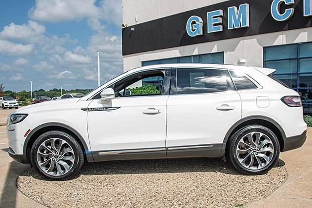 Used 2022 Lincoln Nautilus Reserve w/ Equipment Group 201A AWD/4WD image 2