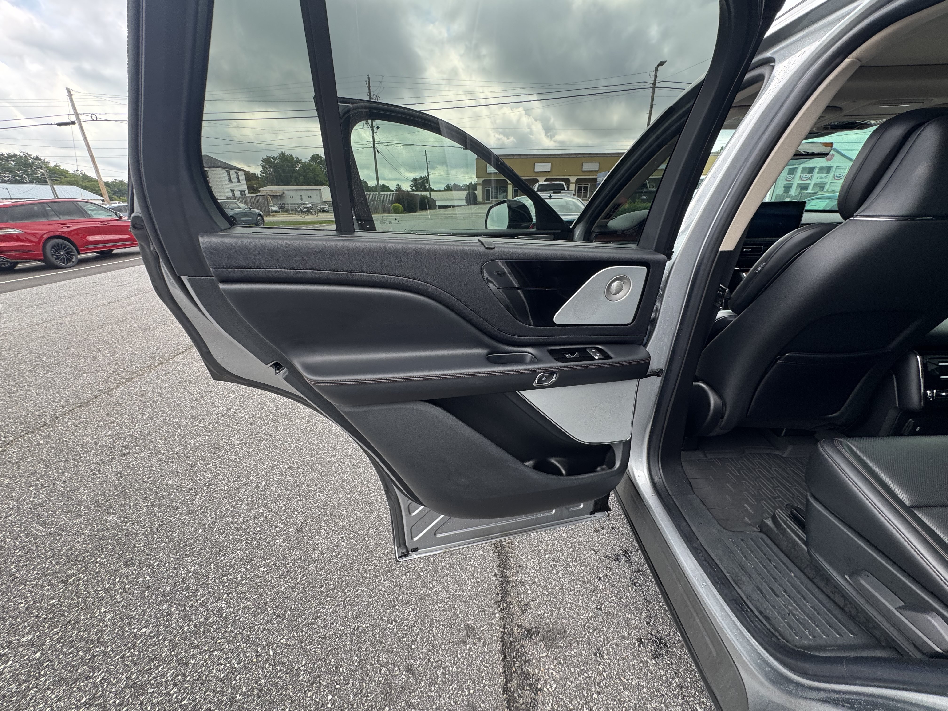 Used 2020 Lincoln Aviator Reserve w/ Equipment Group 202A AWD/4WD image 8