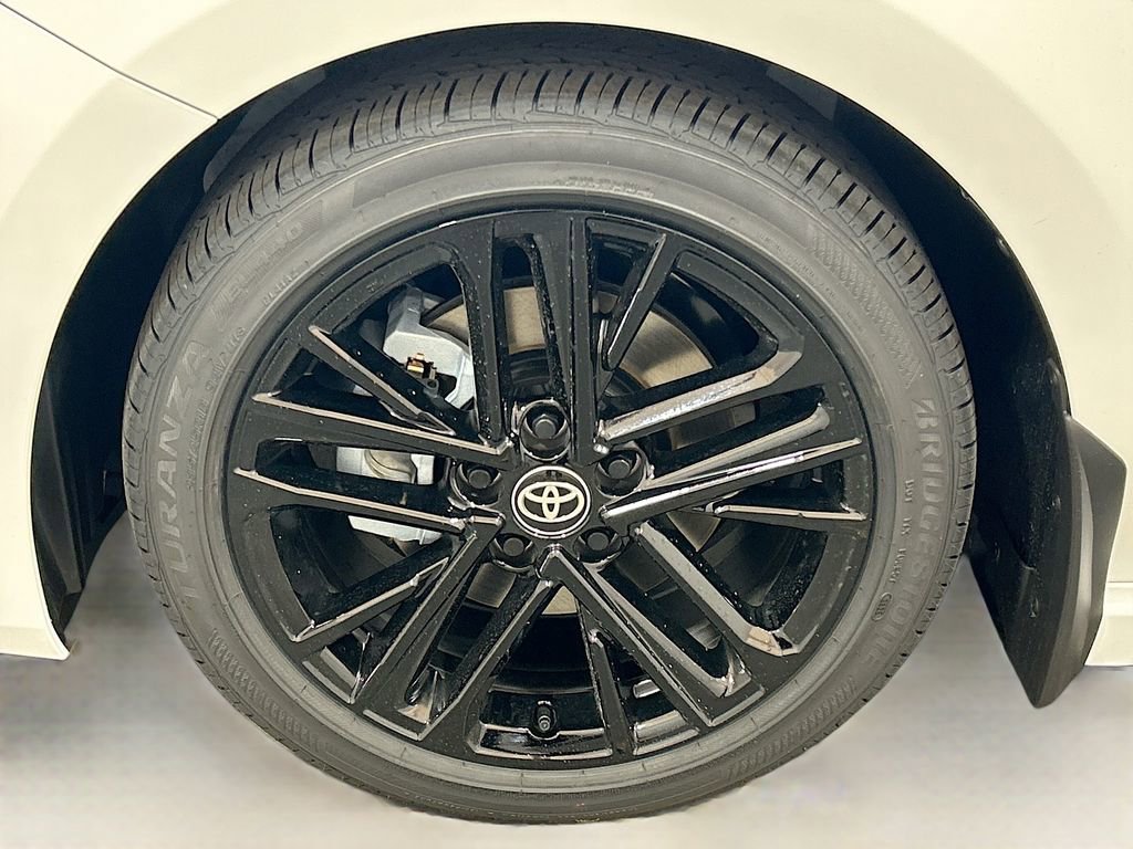 New 2026 Toyota Camry Hybrid FWD image 9