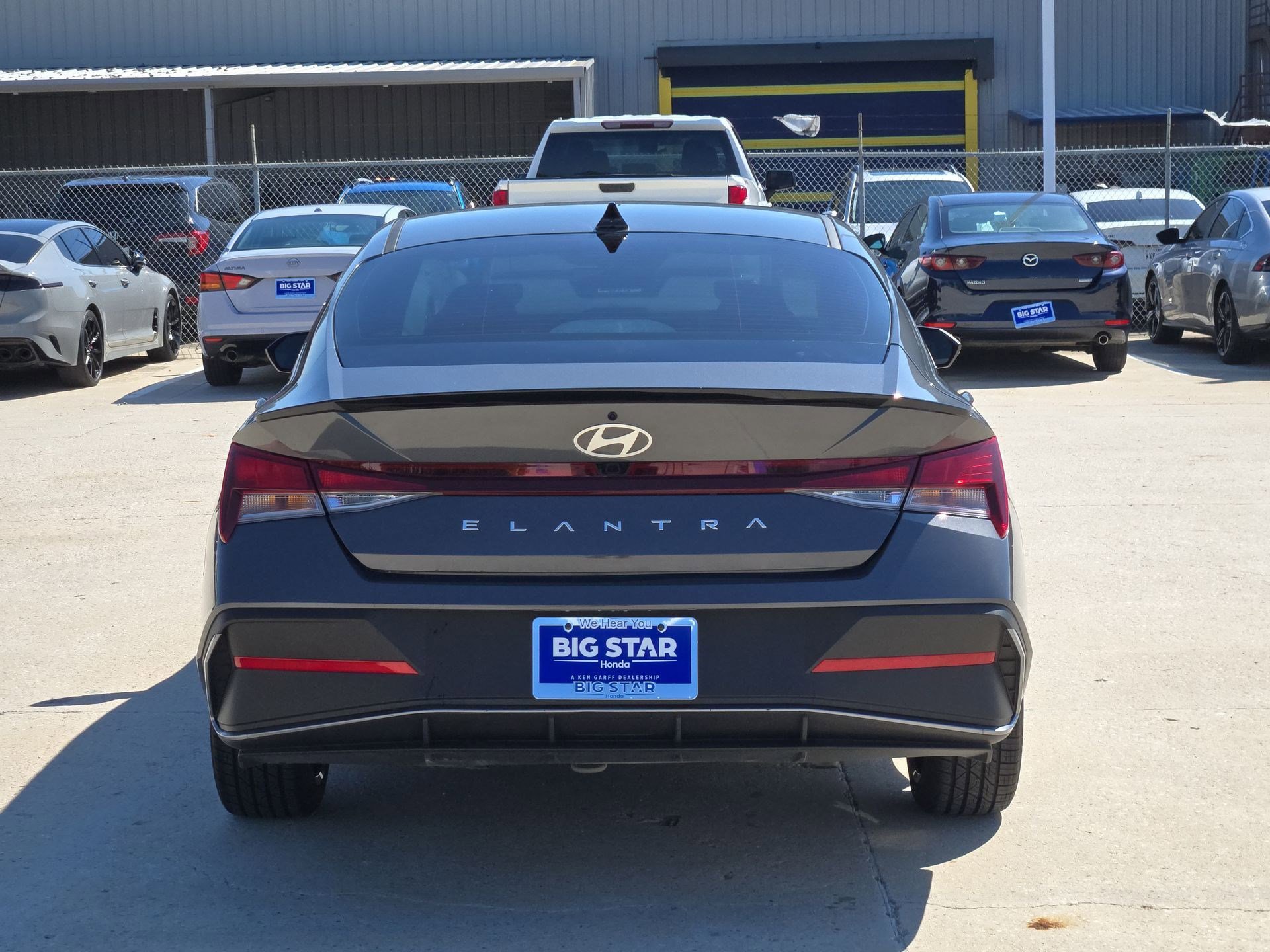 Used 2025 Hyundai Elantra Sport FWD image 5