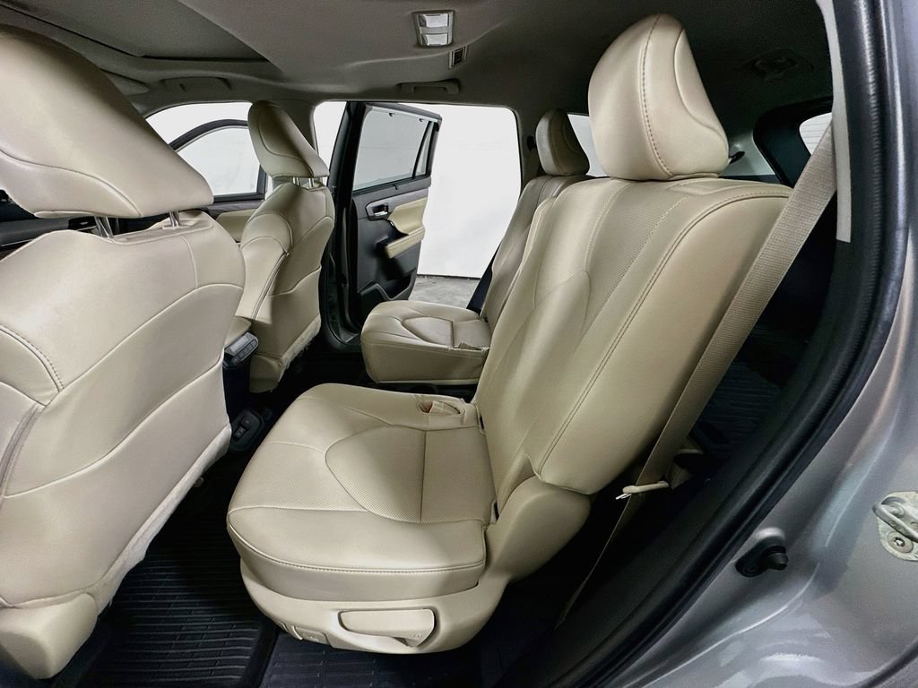 Used 2023 Toyota Highlander Limited AWD/4WD image 15
