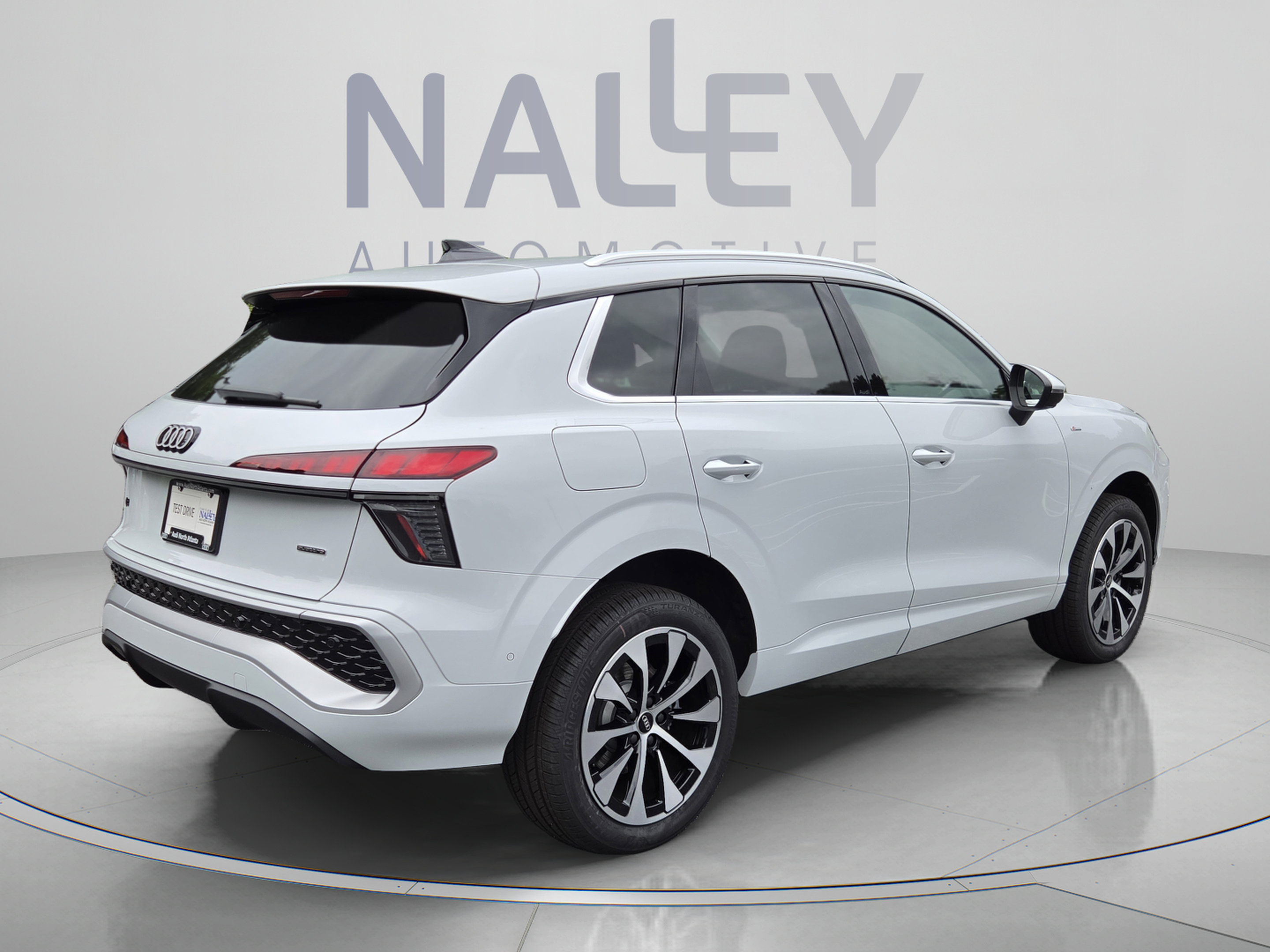 New 2026 Audi Q3 quattro 2.0T w/ Driver Assistance Package AWD/4WD image 5