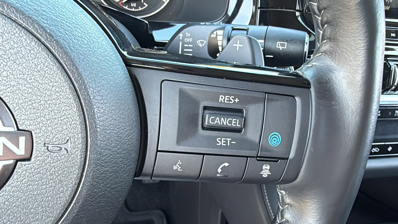 Certified 2023 Nissan Pathfinder SL w/ Black Appearance Package AWD/4WD image 11
