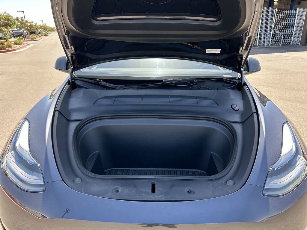 Used 2024 Tesla Model Y Long Range AWD/4WD image 31