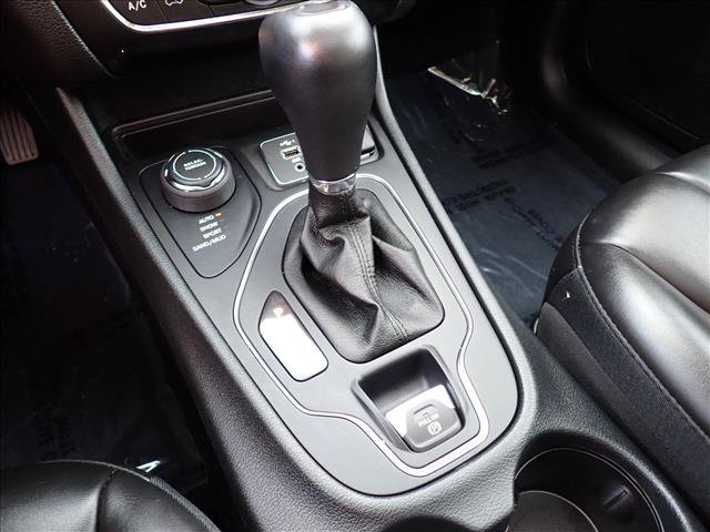 Used 2022 Jeep Cherokee Latitude w/ Sun & Sound Group AWD/4WD image 17