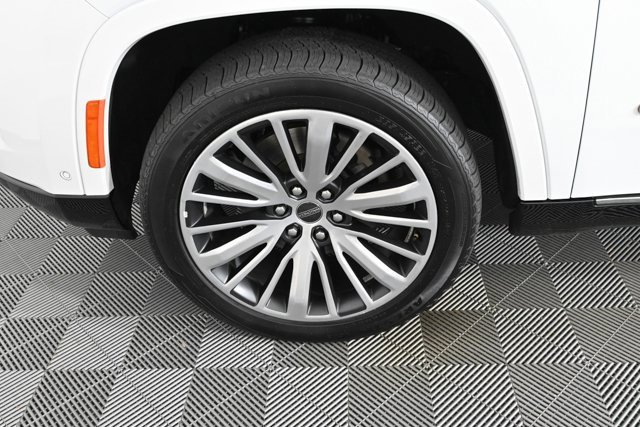 Used 2024 Jeep Grand Wagoneer L Series III image 40