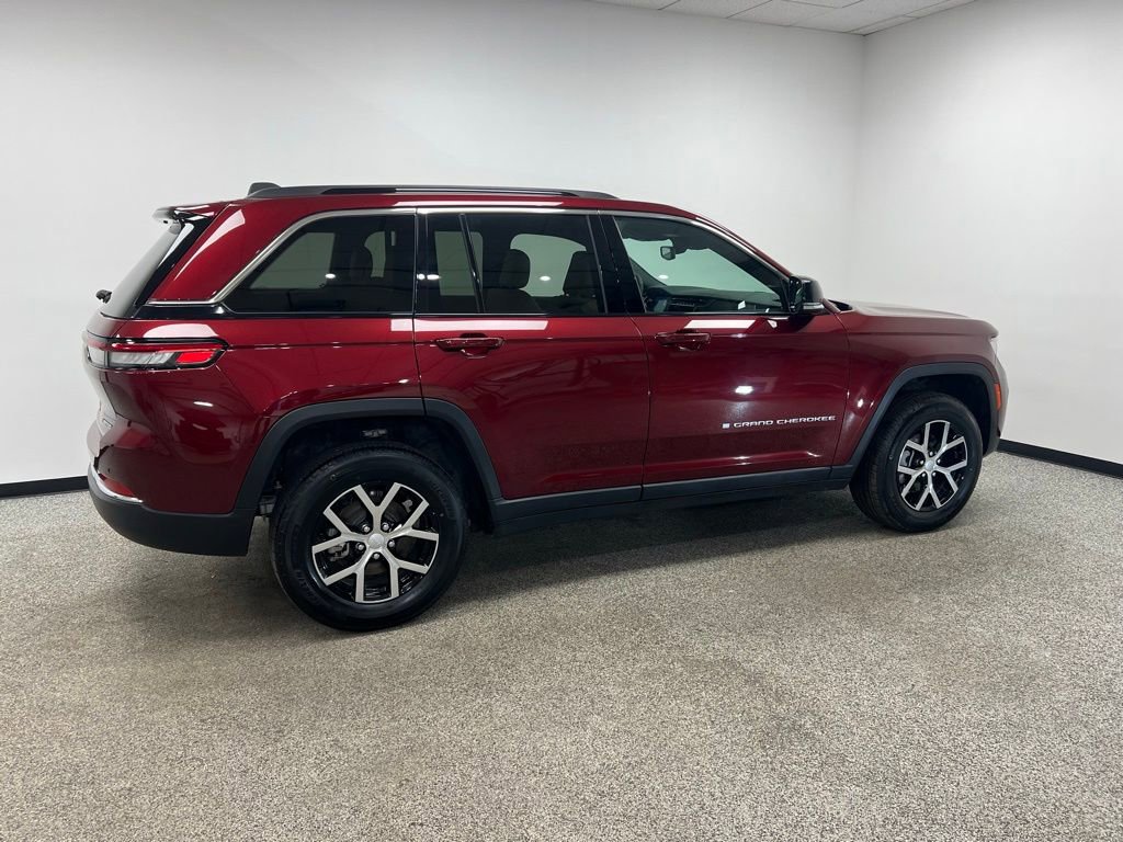 Used 2024 Jeep Grand Cherokee Limited image 21