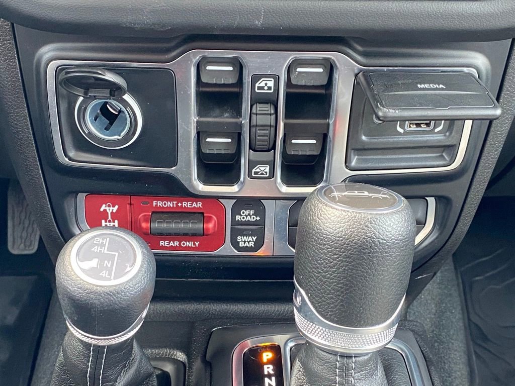 Used 2024 Jeep Gladiator Rubicon w/ Technology Group AWD/4WD image 22