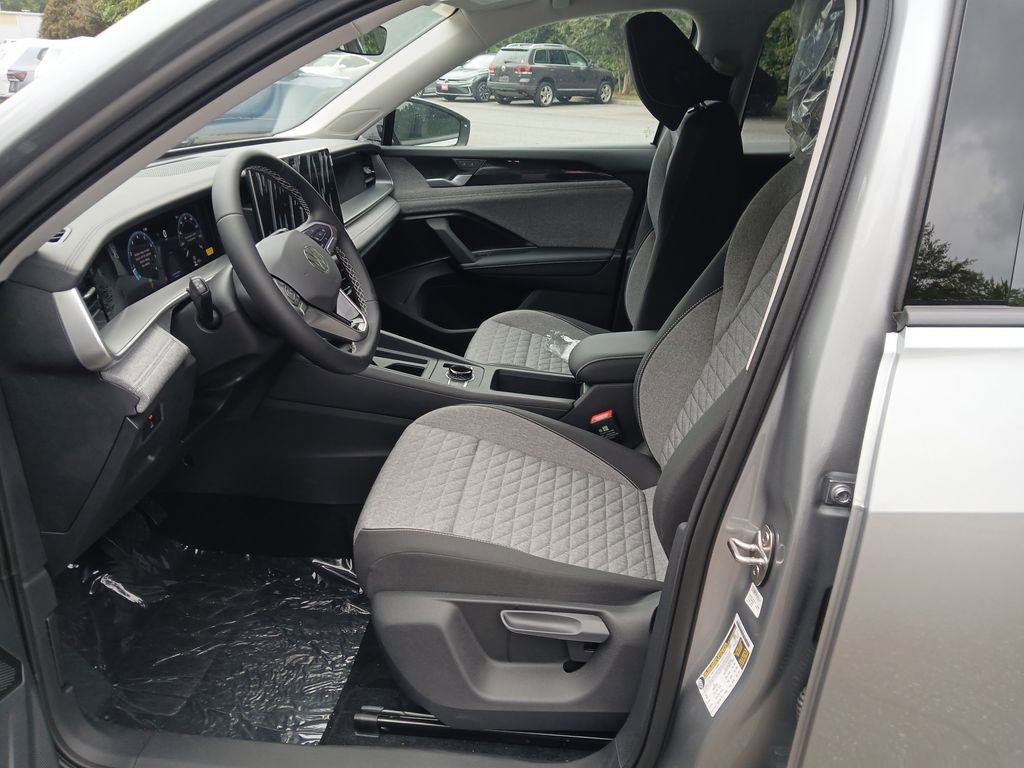 New 2025 Volkswagen Tiguan S image 9