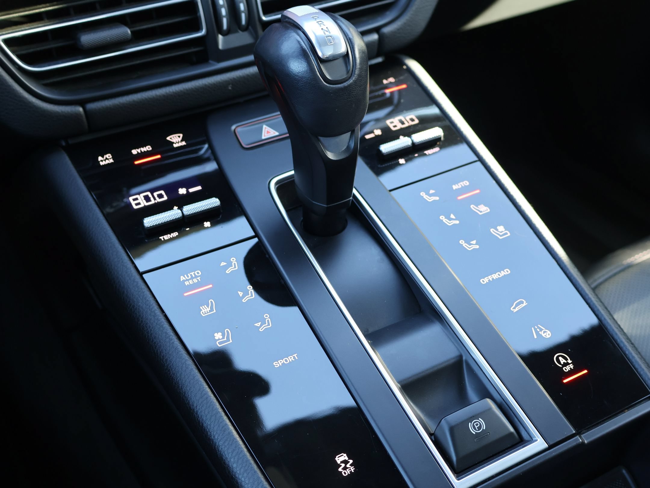 Certified 2023 Porsche Macan AWD/4WD image 23