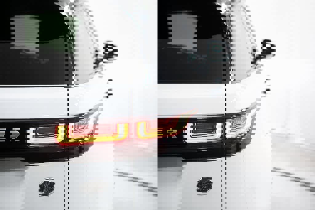 Used 2018 Land Rover Range Rover Velar S image 34