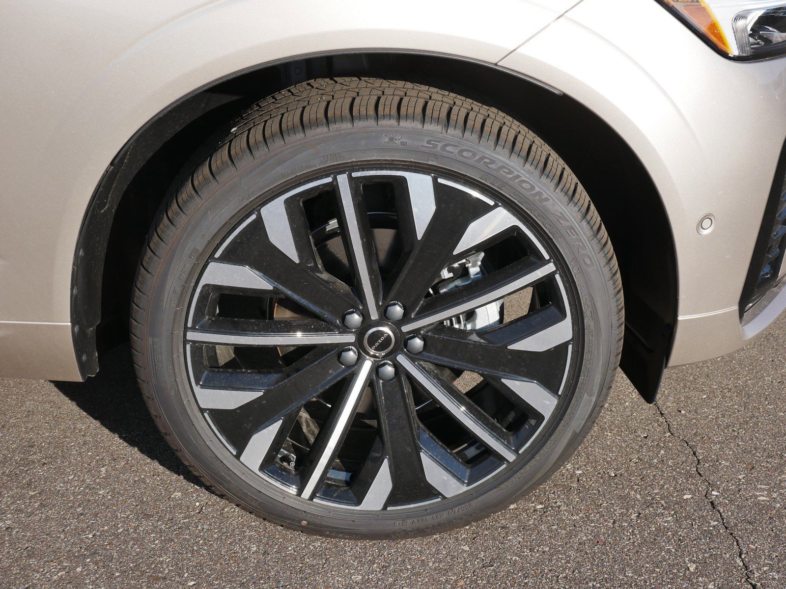 New 2027 Volvo XC60 B5 Ultra AWD/4WD image 4