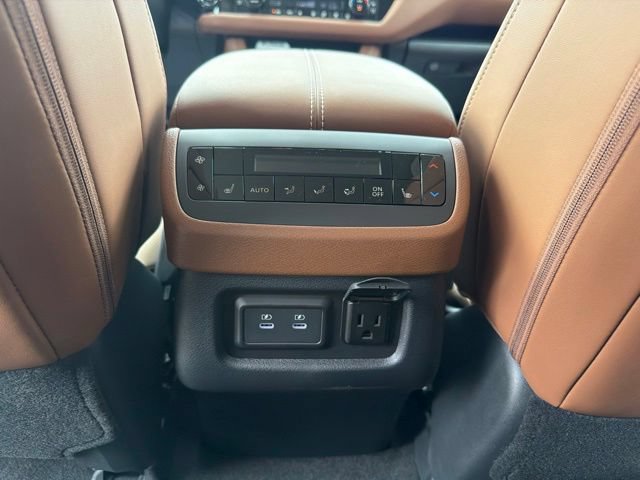 New 2026 Nissan Pathfinder Platinum FWD image 14