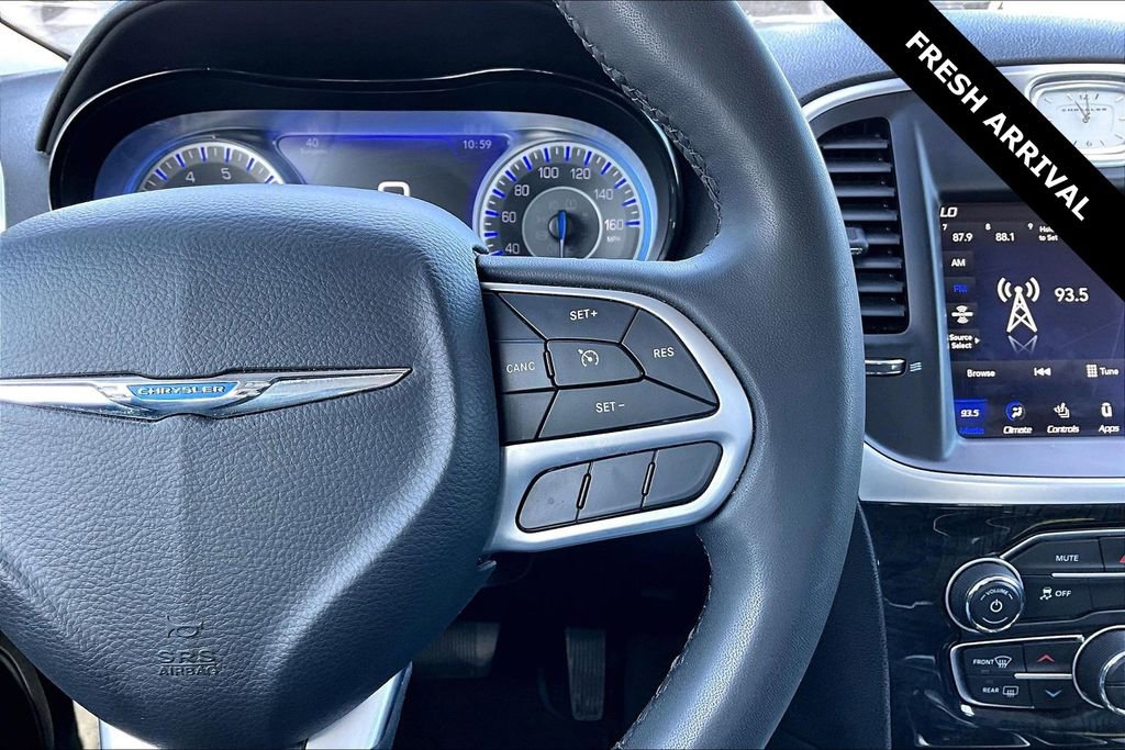 Used 2023 Chrysler 300 Touring L w/ Comfort Group image 12