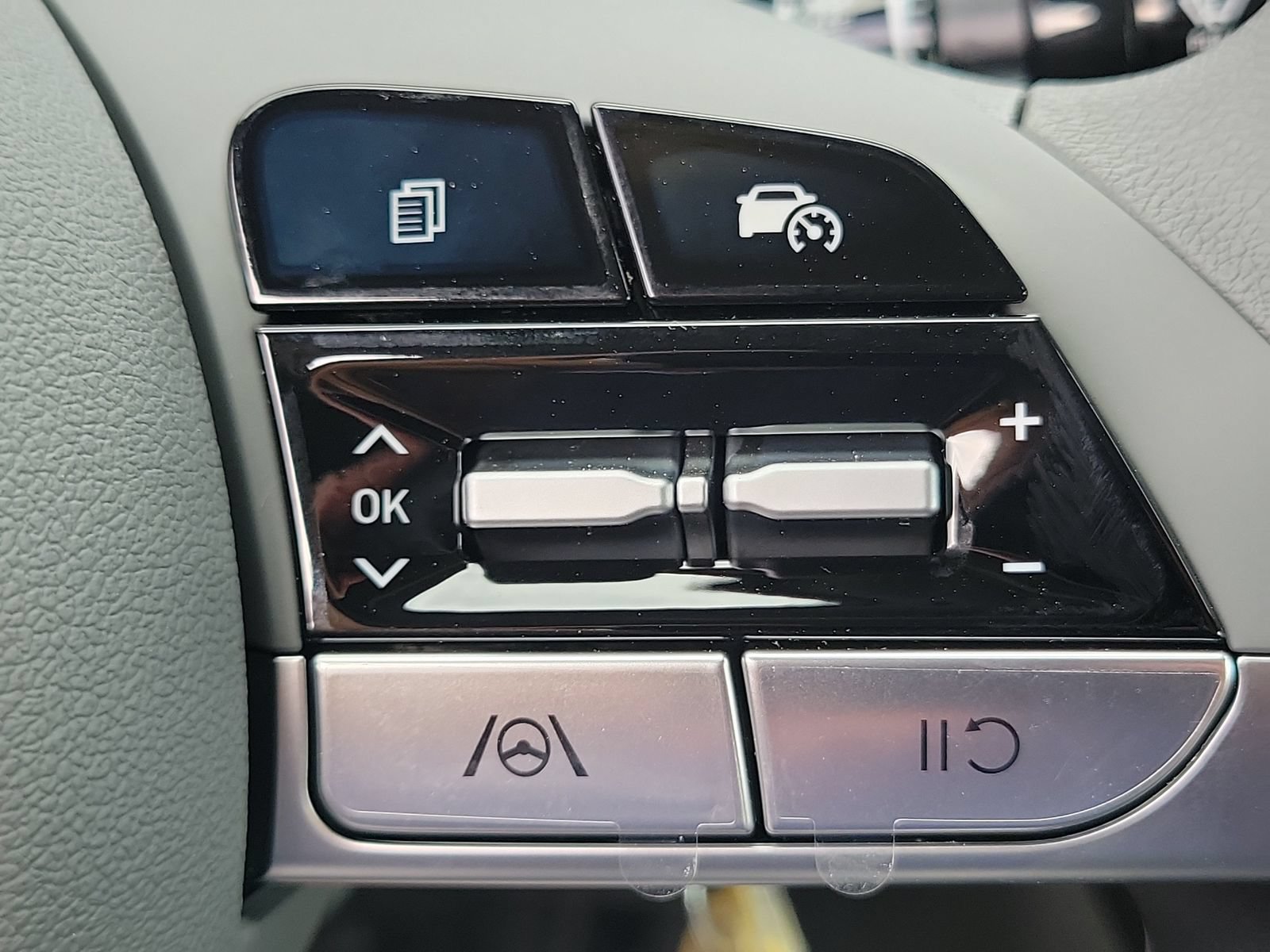 New 2026 Hyundai Elantra SE FWD image 9