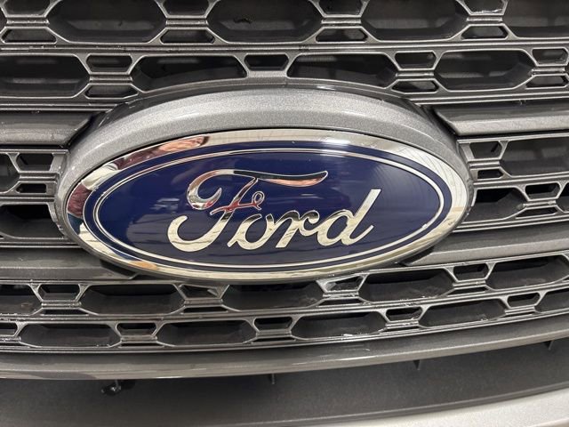 Used 2023 Ford Explorer XLT w/ Equipment Group 202A image 3