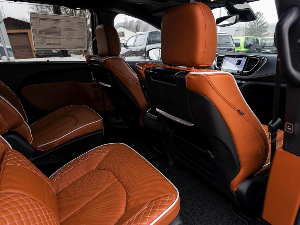 New 2026 Chrysler Pacifica Pinnacle AWD/4WD image 28