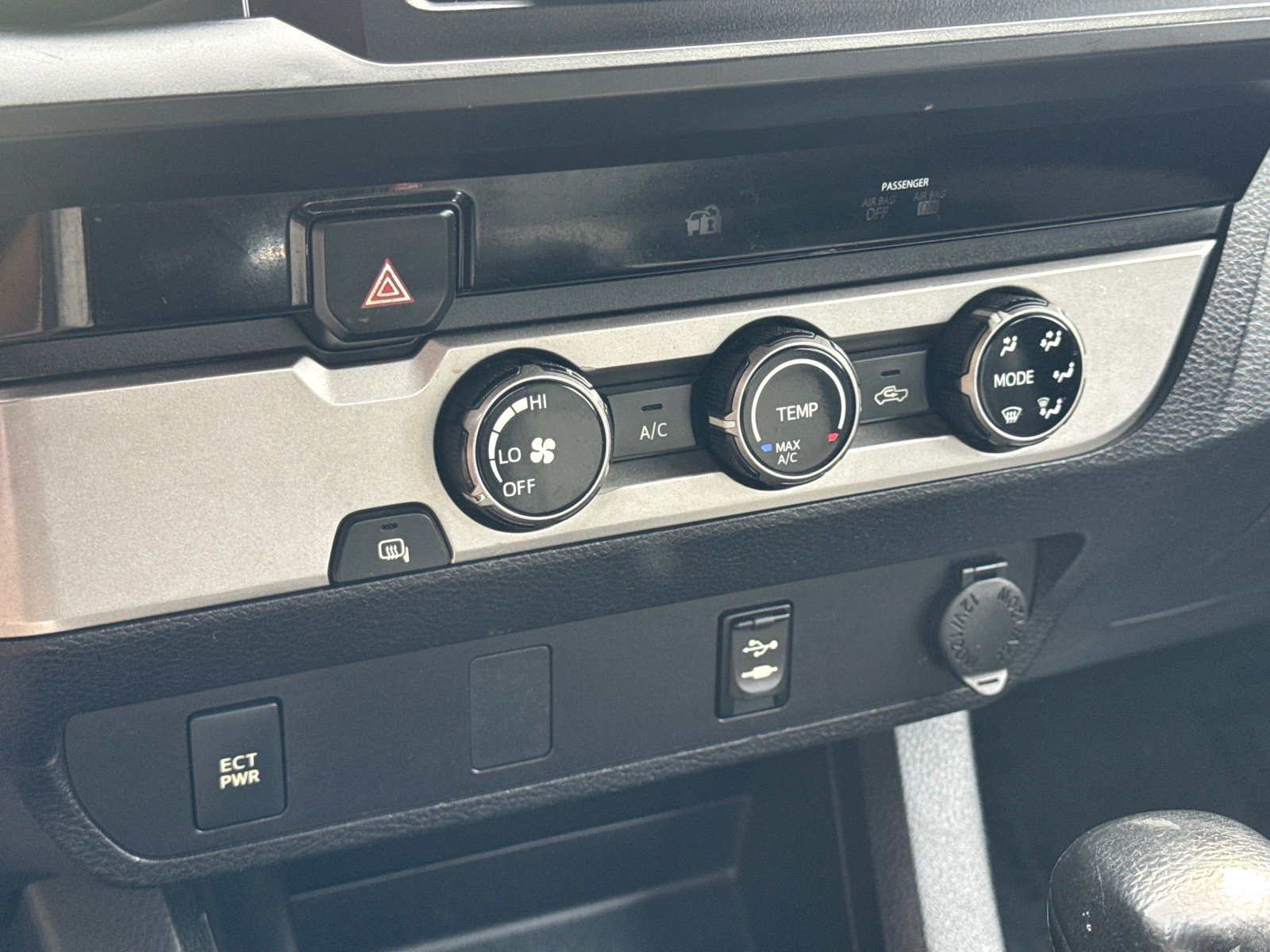 Used 2016 Toyota Tacoma SR RWD image 11