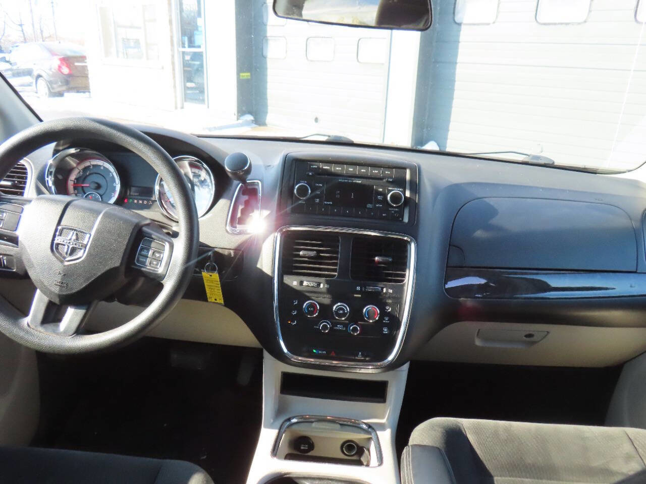 Used 2016 Dodge Grand Caravan SXT image 40