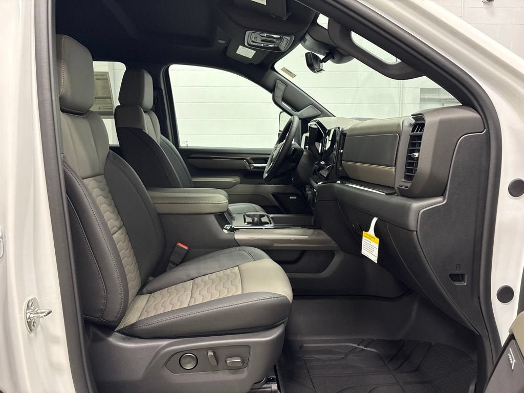 New 2026 Chevrolet Silverado 2500 ZR2 w/ LPO, Dark Essentials Package AWD/4WD image 38
