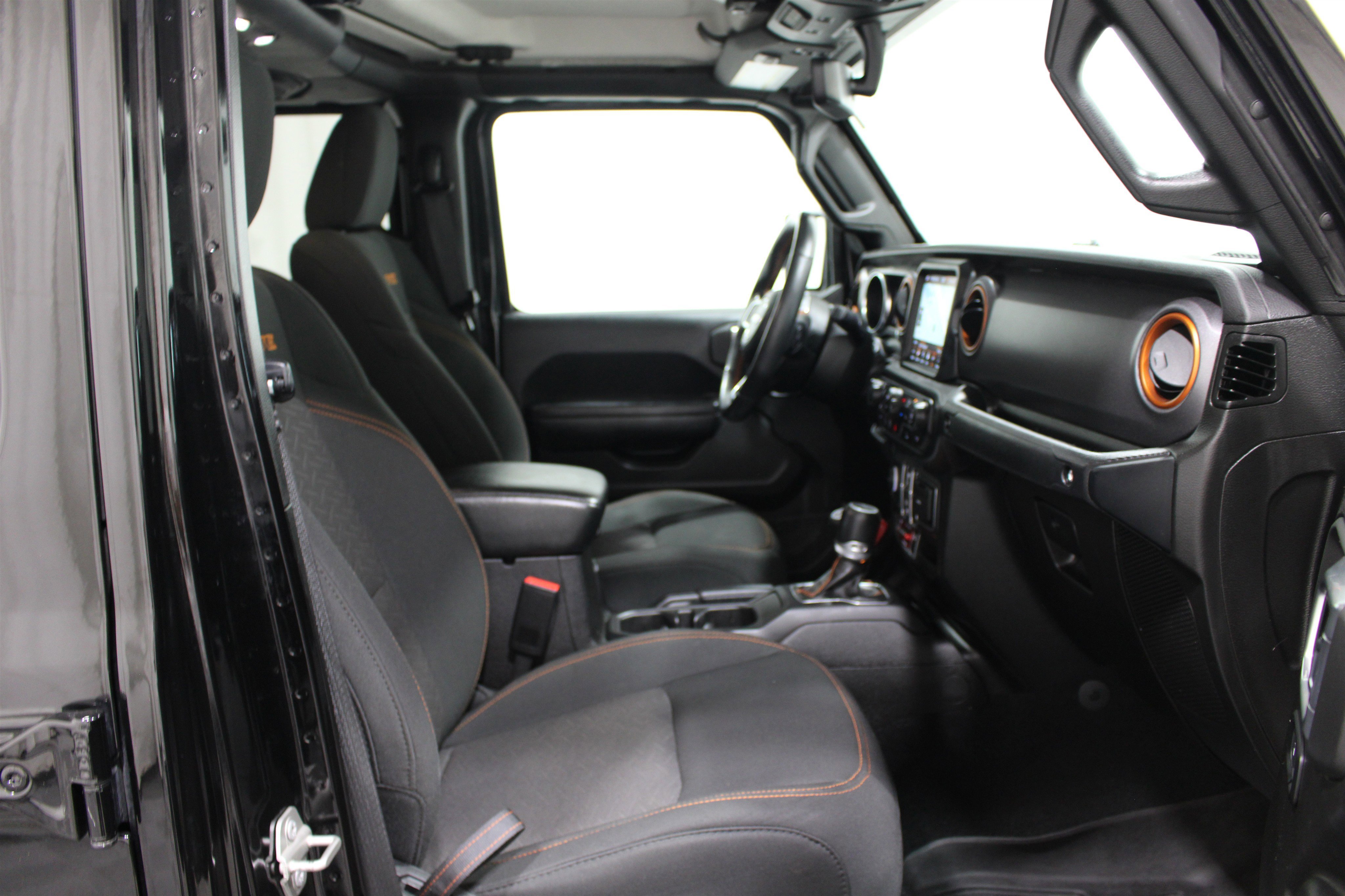 Used 2023 Jeep Gladiator Mojave w/ Cold Weather Group image 26