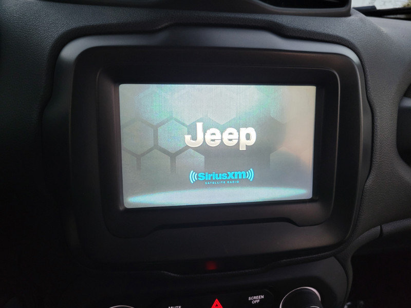 Used 2019 Jeep Renegade Latitude w/ Cold Weather Group AWD/4WD image 36