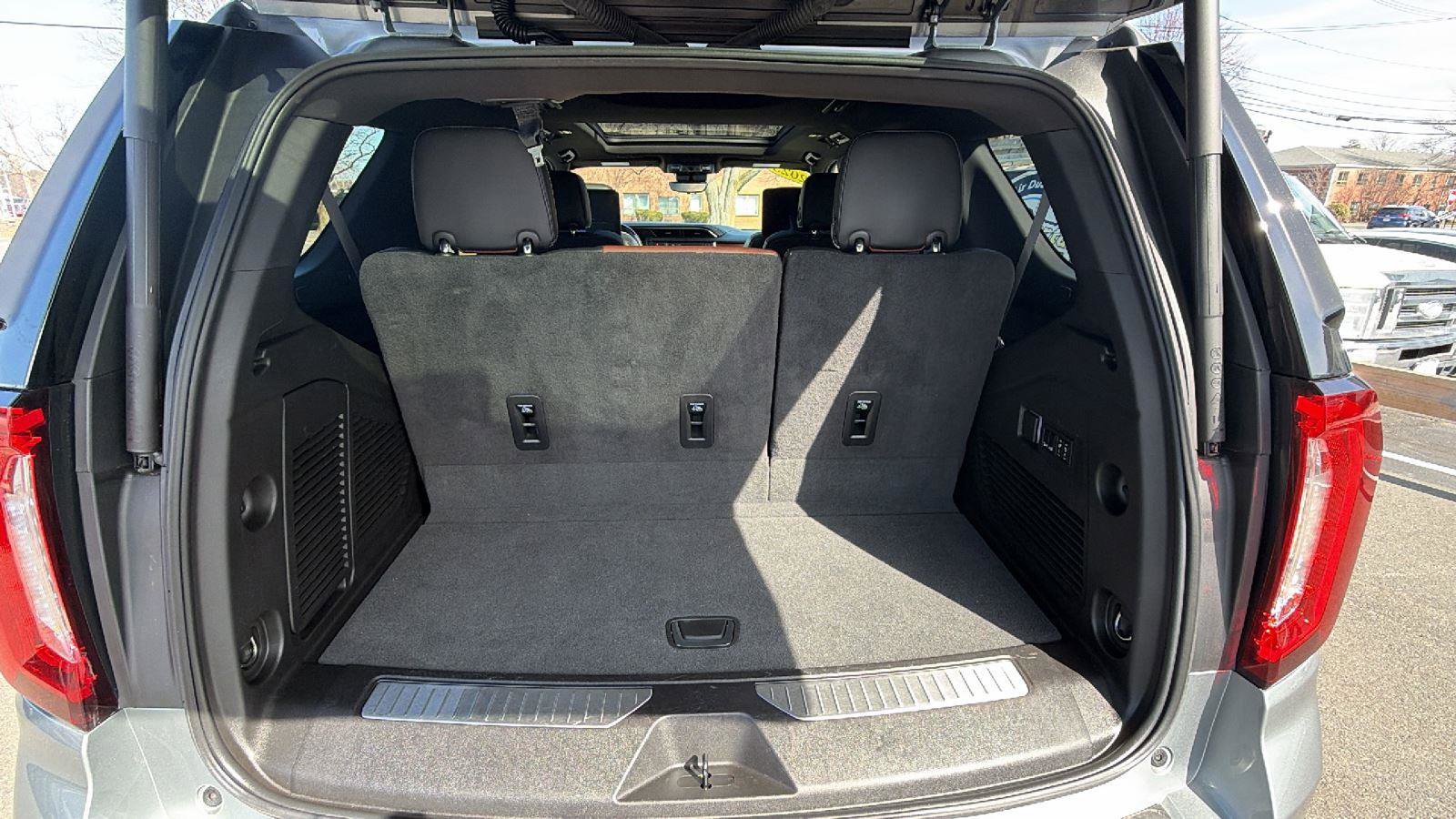 Used 2023 GMC Yukon Denali Ultimate image 11