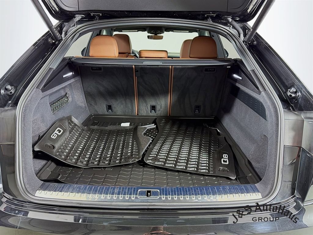 Used 2024 Audi Q8 Premium Plus w/ Premium Plus Package image 32