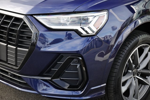 Certified 2025 Audi Q3 2.0T Premium w/ Convenience Package image 12