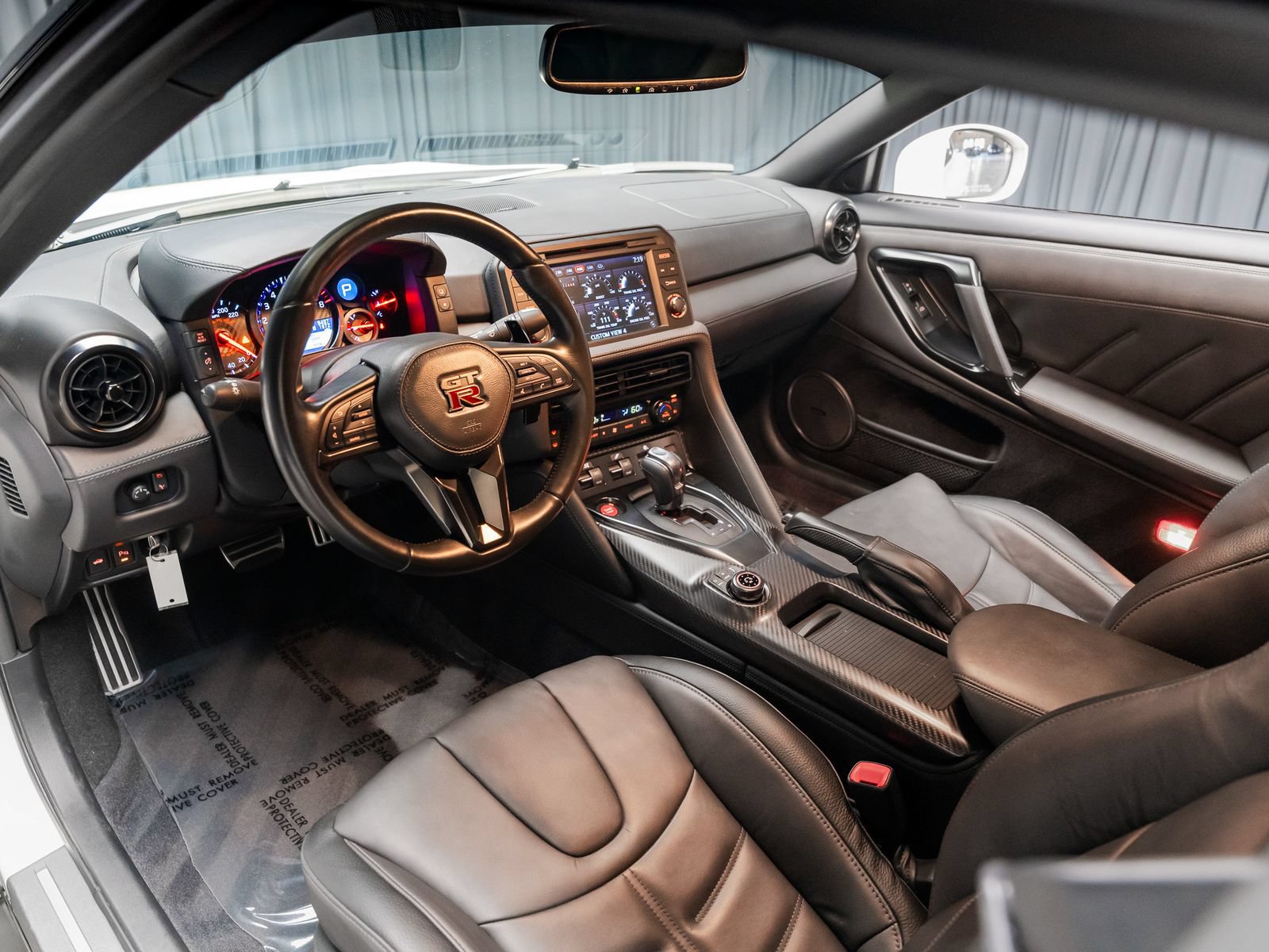Used 2024 Nissan GT-R Premium w/ Premium Interior Package AWD/4WD image 10