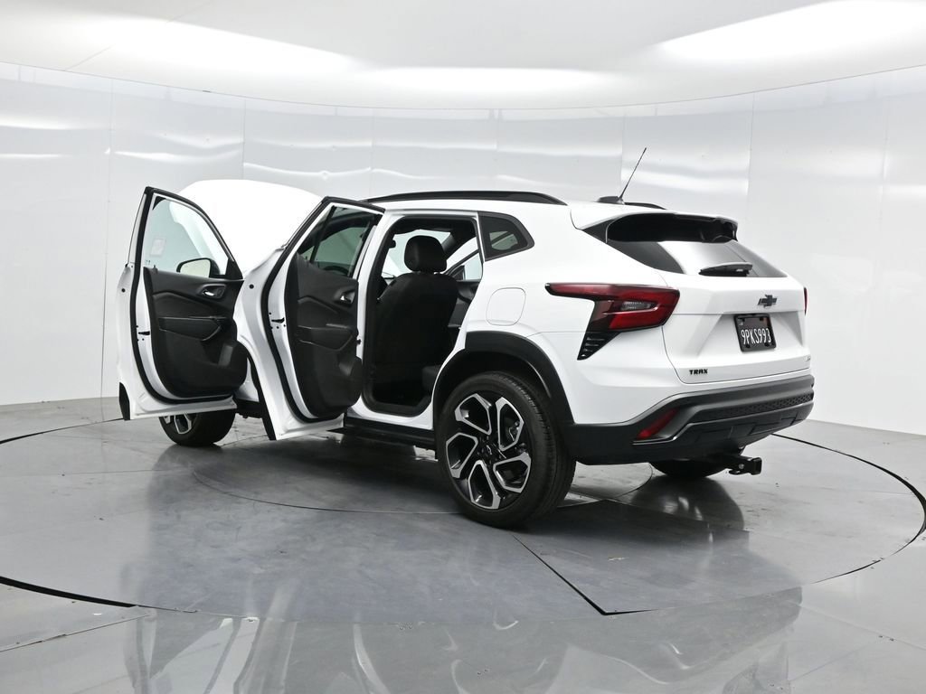 Used 2024 Chevrolet Trax RS w/ Sunroof Package image 43