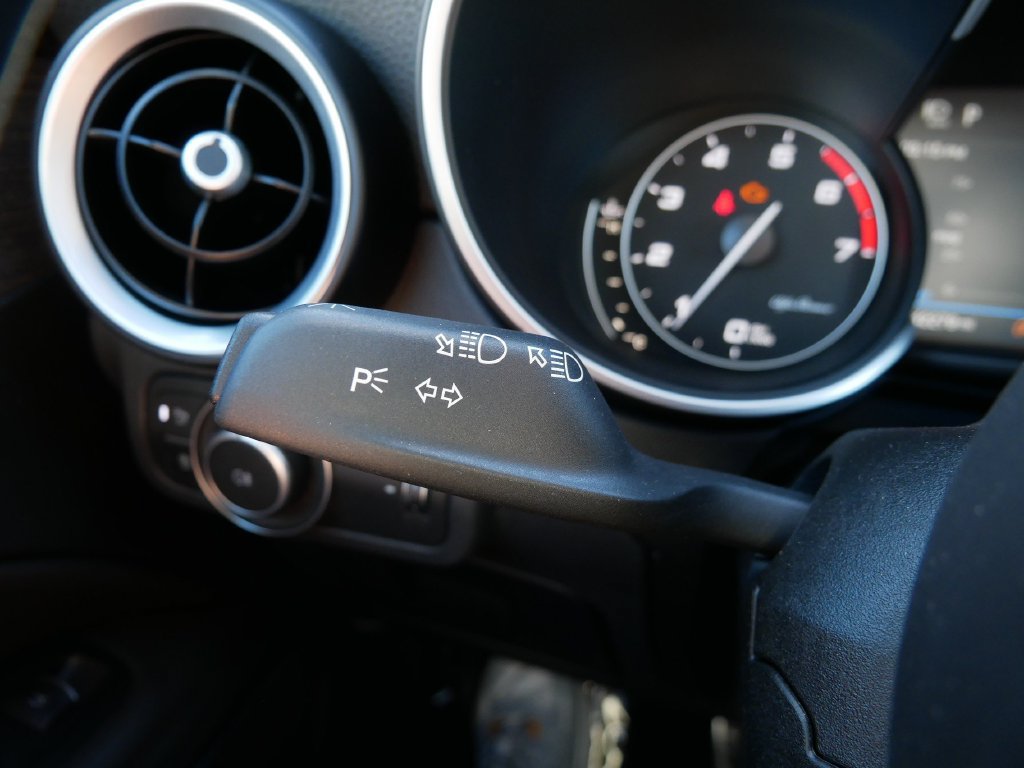 Used 2023 Alfa Romeo Stelvio Ti AWD/4WD image 29