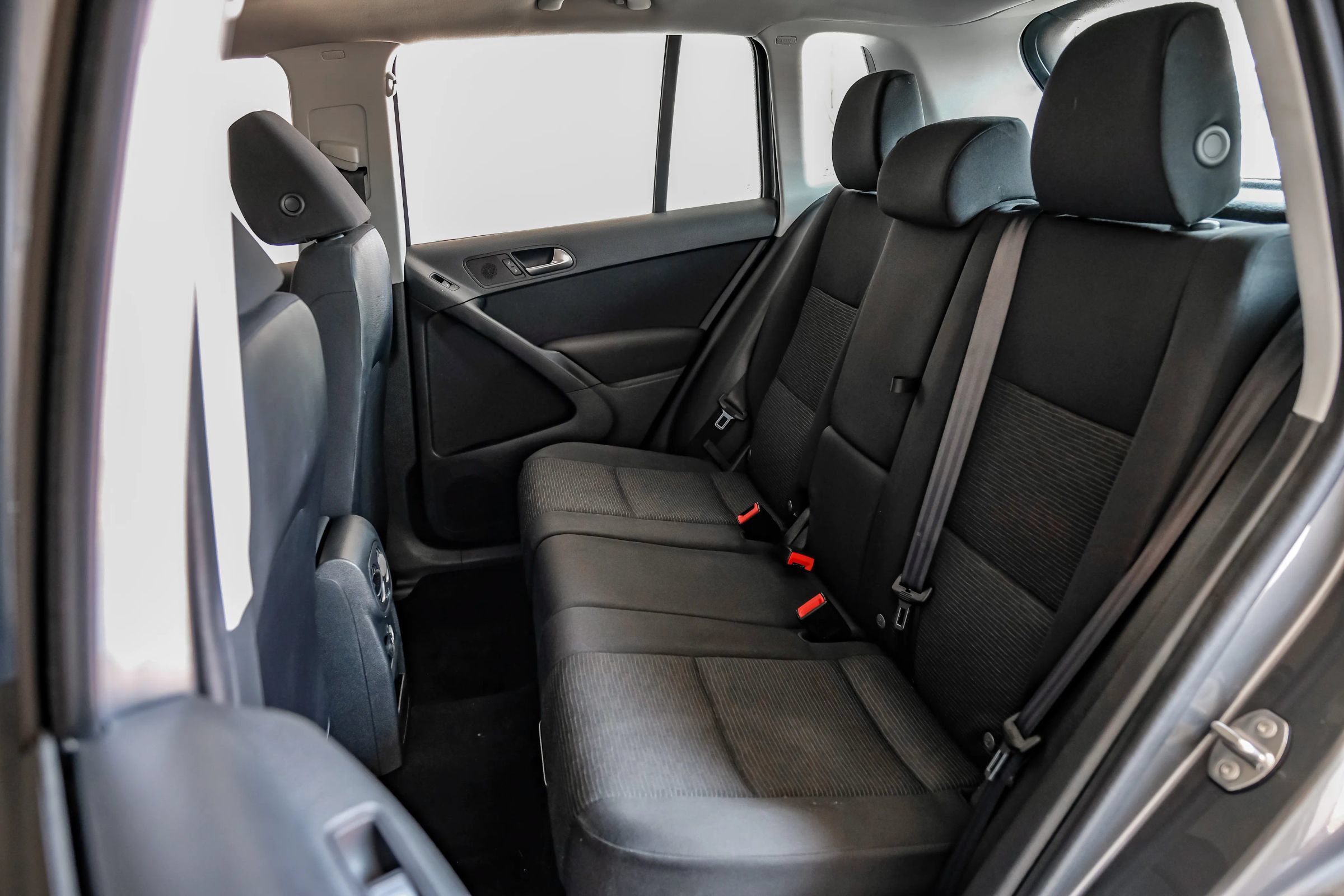Used 2018 Volkswagen Tiguan Limited w/ Premium Package FWD image 39